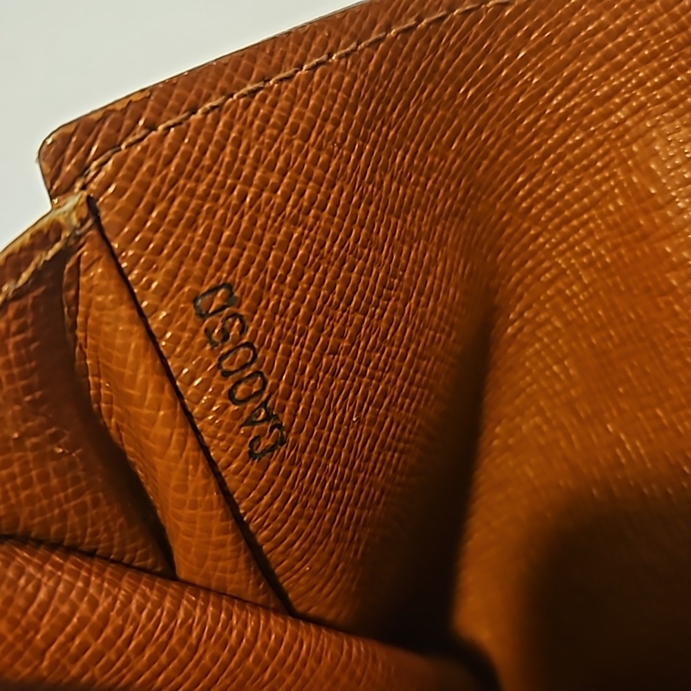 PREOWNED AUTHENTIC LOUIS VUITTON WALLET - Picture 7 of 12